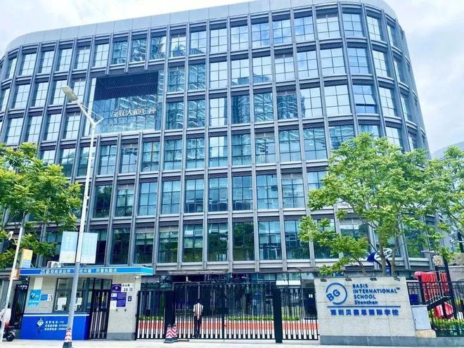 熱烈祝賀我公司承接深圳貝賽思外籍人員子女學(xué)校（報告廳、黑匣子）舞臺設(shè)備工程